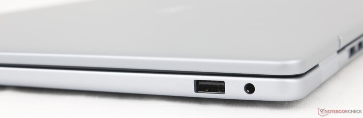 A destra: USB-A 3.2 Gen. 1, cuffie da 3,5 mm